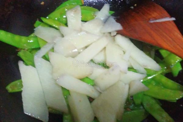 荷兰豆炒山药的做法图解7