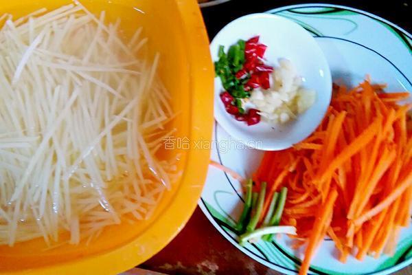 胡萝卜炒土豆的做法图解2