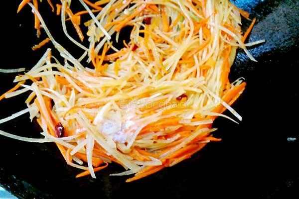 胡萝卜炒土豆的做法图解7