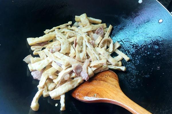 辣椒炒豆腐干的做法图解6