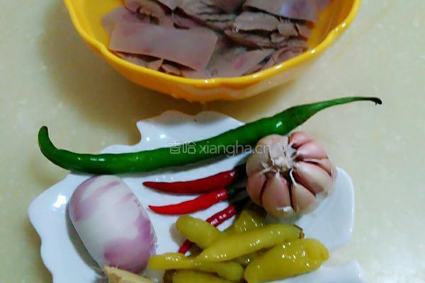 泡椒腰花的做法图解1