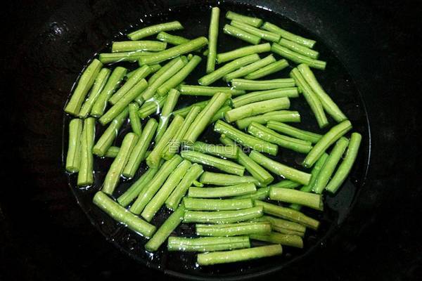 肉炒豆角的做法图解4