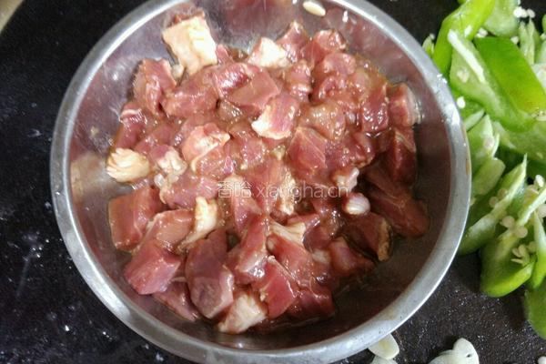 青椒炒肉丁的做法图解4