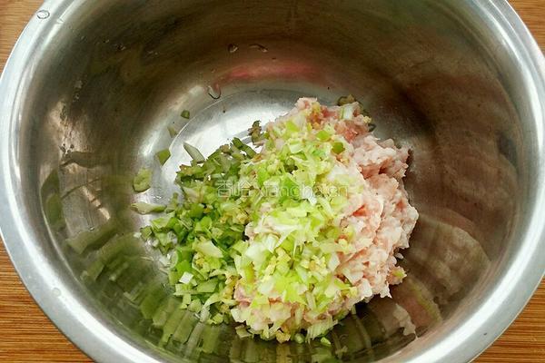 茄子肉包子的做法图解6