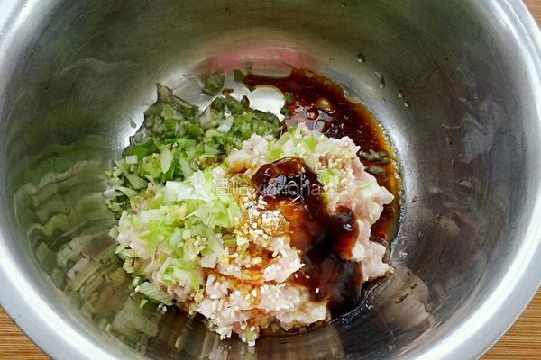 茄子肉包子的做法图解7