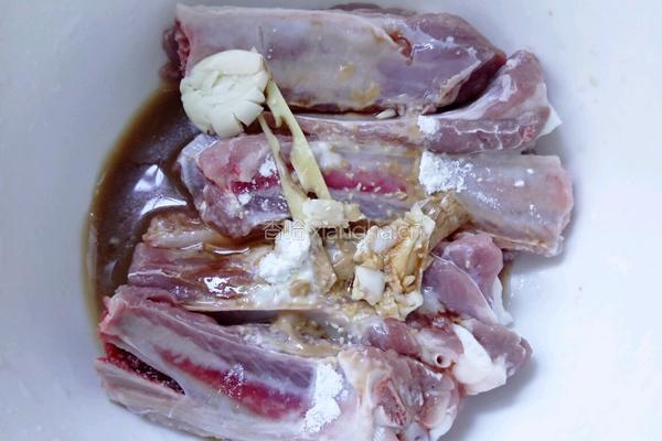 蒜香排骨的做法图解2