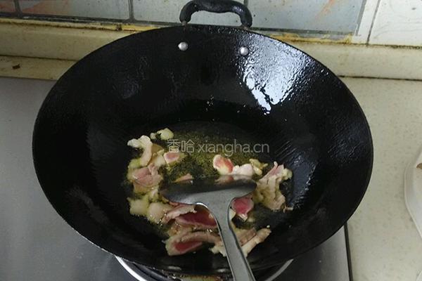 白菜猪肉炖粉条的做法图解2