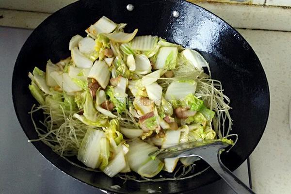 白菜猪肉炖粉条的做法图解5