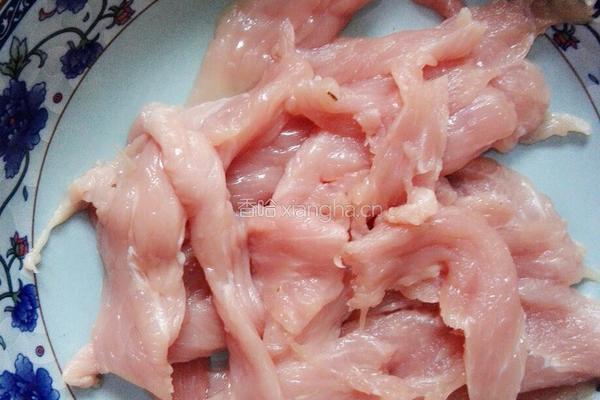 尖椒肉片的做法图解1