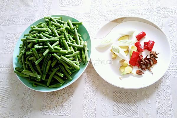 焖豆角的做法图解1