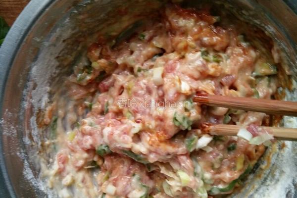 白菜炖肉丸子的做法图解1
