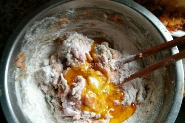 白菜炖肉丸子的做法图解2