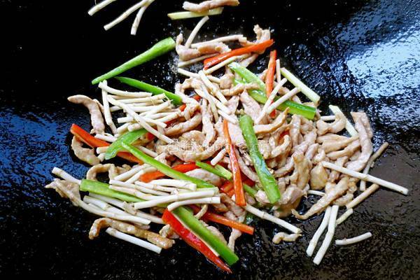 鱼腥草炒肉丝的做法图解5