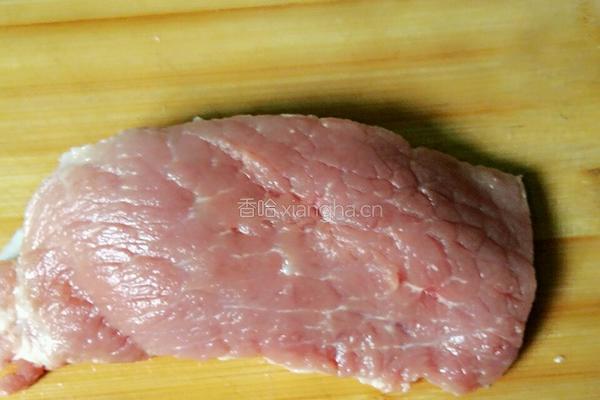 双椒炒猪肉的做法图解1