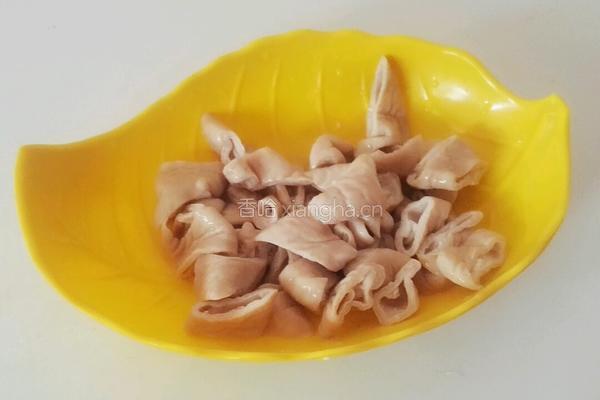 大肠烧豆腐的做法图解1