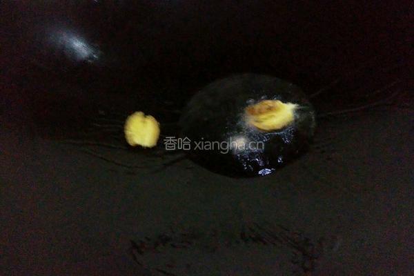 煎咸鱼的做法图解3