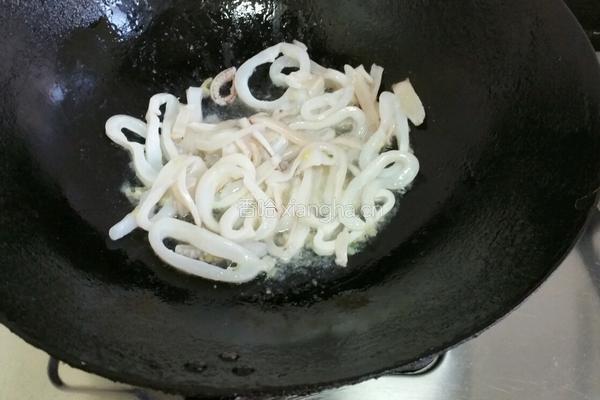 爆炒鱿鱼圈的做法图解3