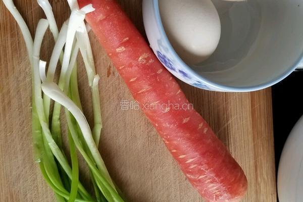 胡萝卜木耳炒鸡蛋的做法图解2