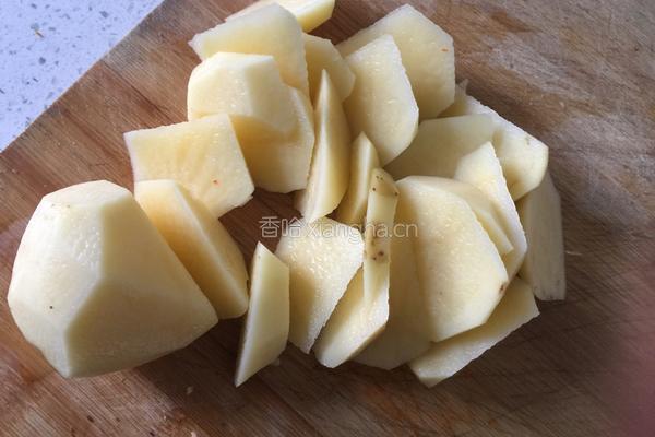 鸡腿炒土豆的做法图解2