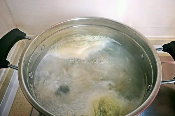 皮蛋瘦肉粥的做法图解3