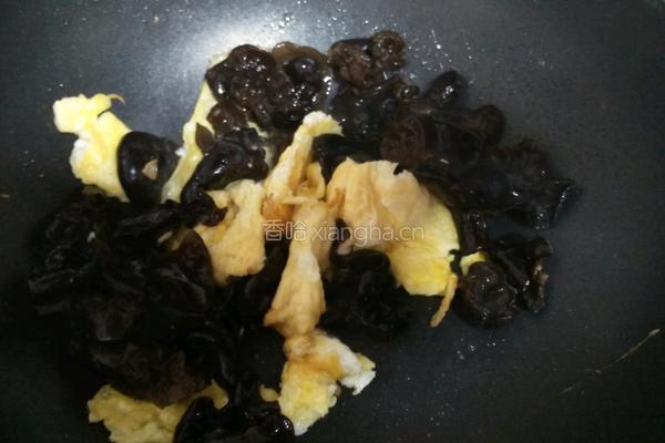 木耳炒鸡蛋的做法图解3