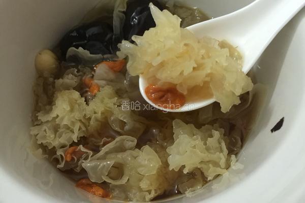 银耳红枣莲子羹的做法图解8