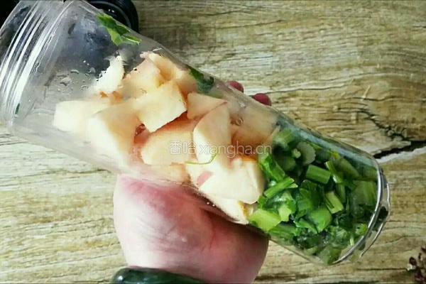 芹菜苹果汁的做法图解4