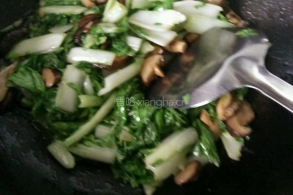 小白菜炒香菇的做法图解6