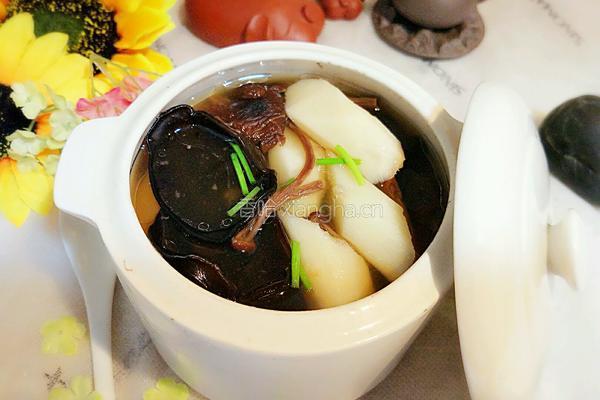 山药香菇木耳汤的做法图解1