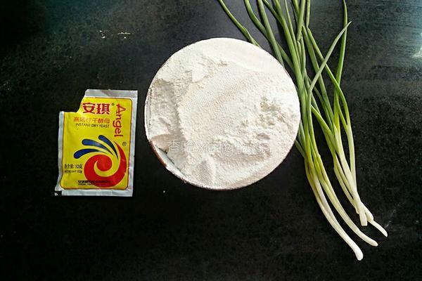 发面葱油饼的做法图解1