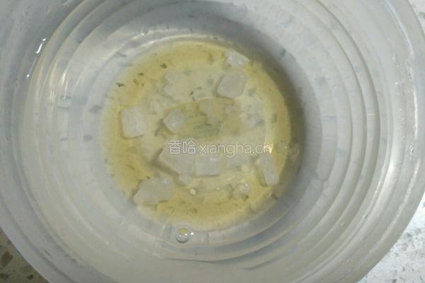 雪梨胡萝卜汁的做法图解3