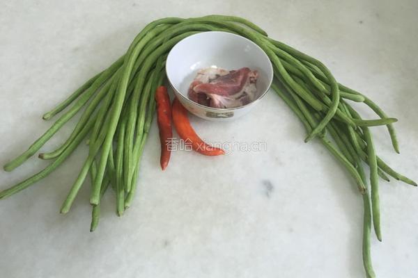 肉焖豆角的做法图解1