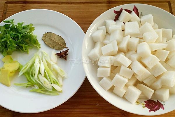萝卜焖牛腩的做法图解2
