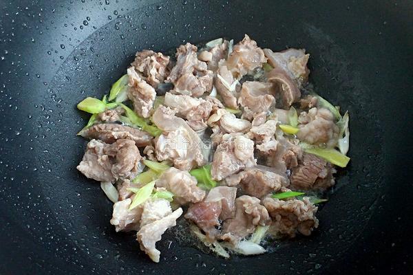 萝卜焖牛腩的做法图解4