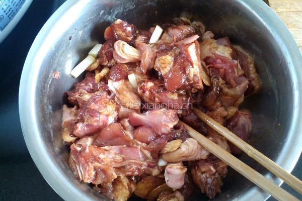 土豆焖鸭的做法图解1