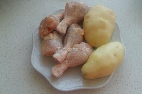 鸡腿炖土豆的做法图解1
