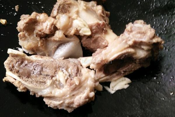 黑椒汁酱骨头的做法图解3