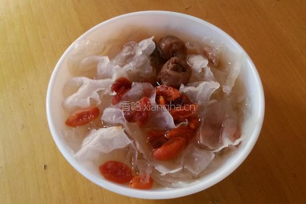 银耳桂圆枸杞粥的做法图解4