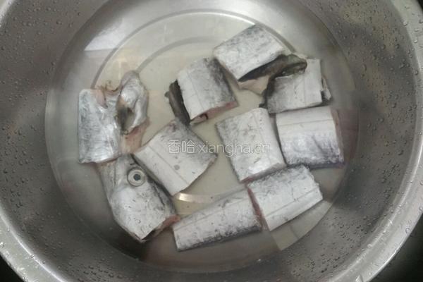 清蒸刀鱼的做法图解1