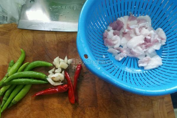 辣炒肥肉的做法图解1
