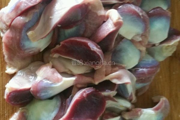 土豆炖鸡胗的做法图解1