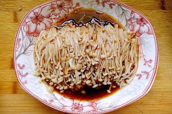 冲油金针菇的做法图解9