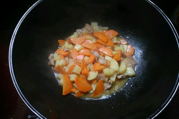 胡萝卜土豆烧肉的做法图解7
