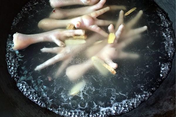 尖椒炒鸡爪的做法图解3