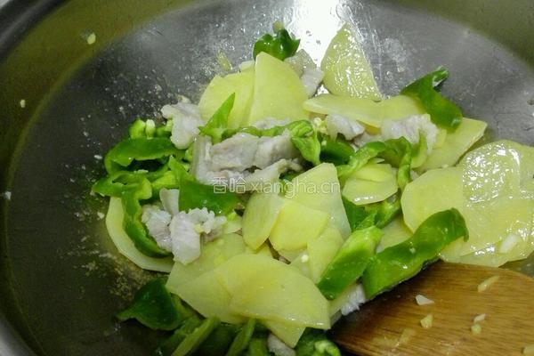 土豆盐煎肉的做法图解7