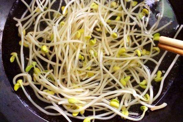 鸟窝芡汁香菇丁的做法图解4
