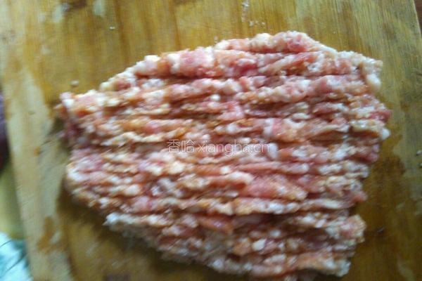 木耳莲藕肉馅花样饺子的做法图解1