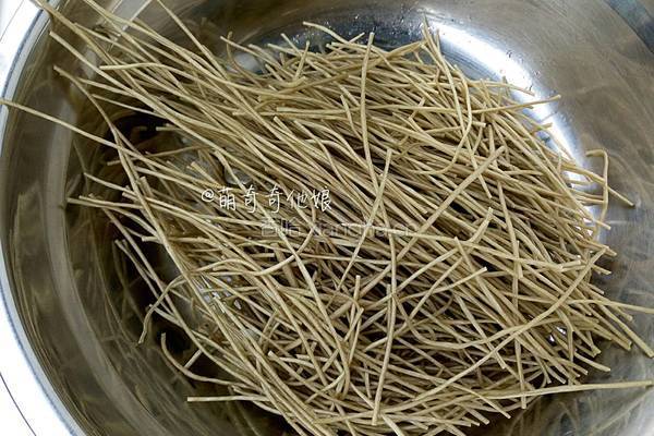 凉拌红薯粉的做法图解2