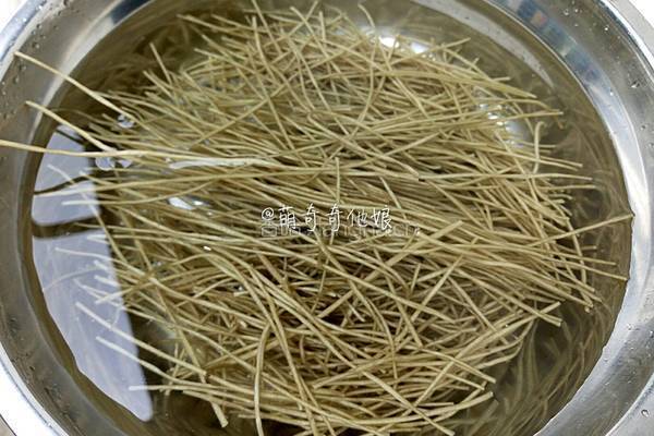 凉拌红薯粉的做法图解3