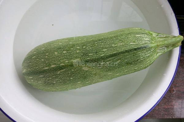 西葫芦素馅蒸饺的做法图解4